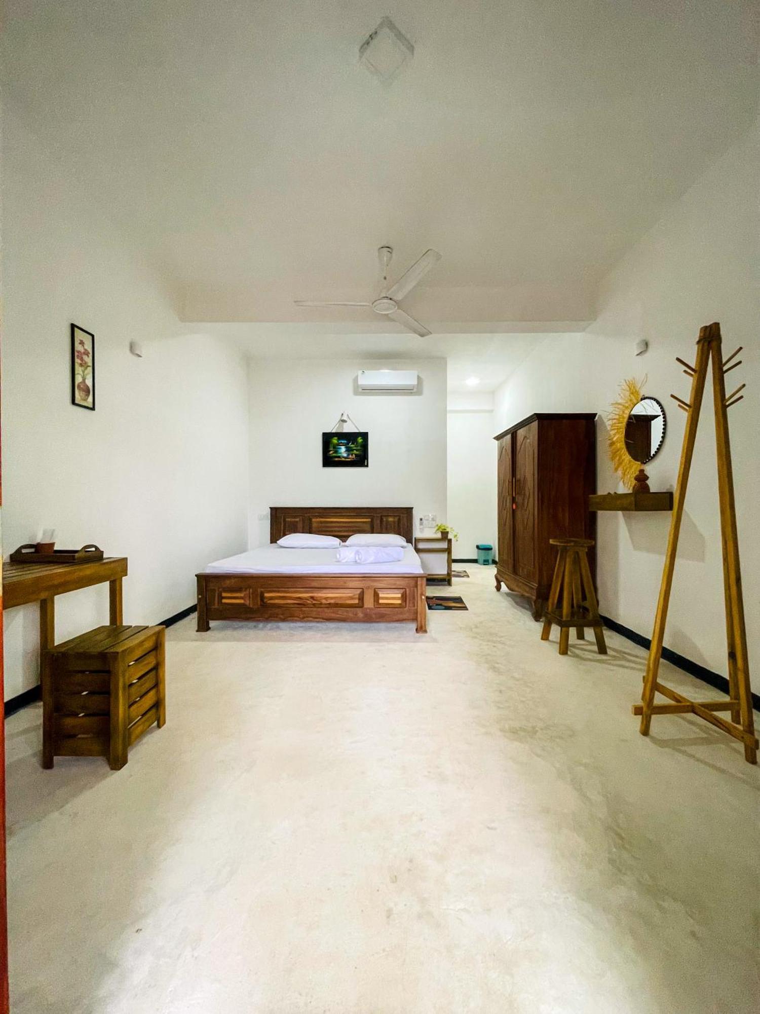 La Fiesta Bed & Breakfast Weligama Exterior photo